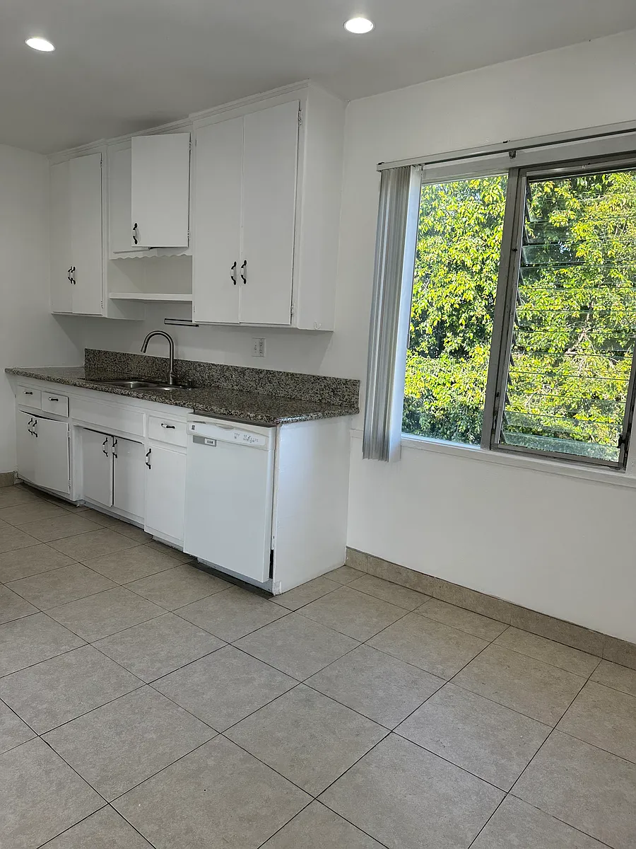 Building Photo - 3125 S Durango Ave #5