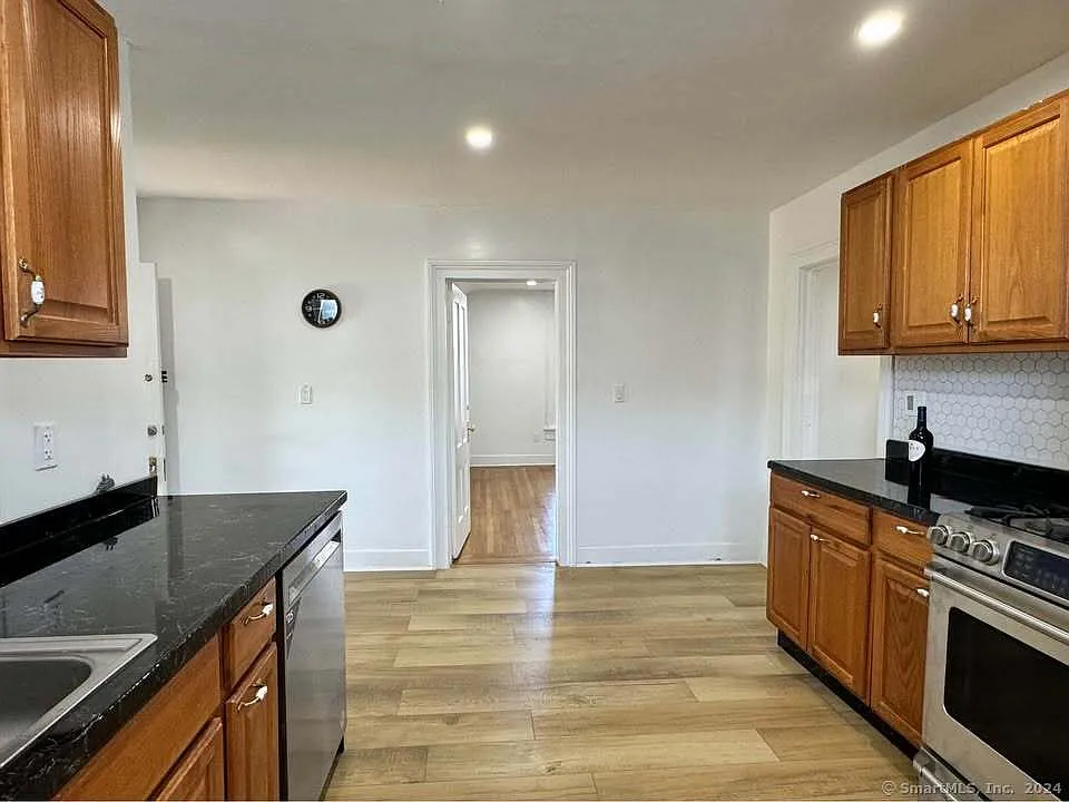 Building Photo - 270 Edgewood Ave #3