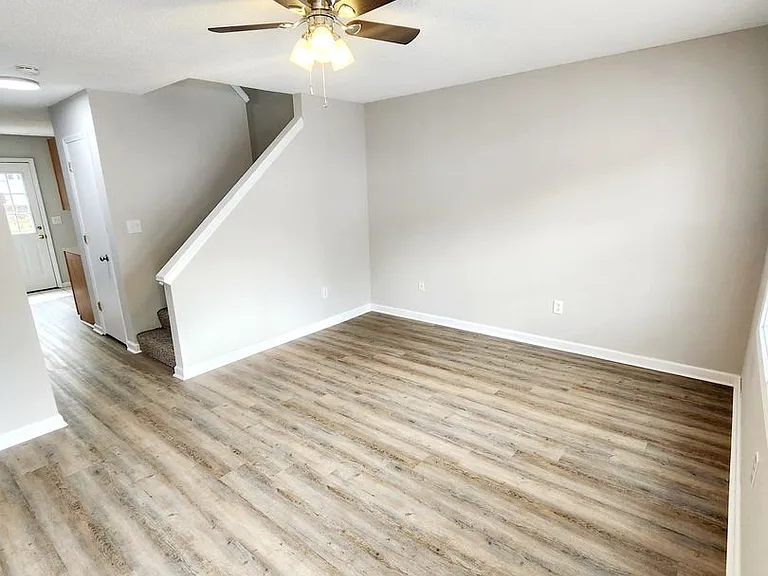 180 E Grande Ave — Photo 8