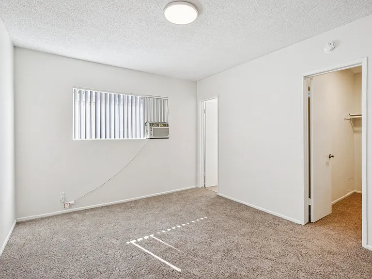 Anaheim Place — Photo 27