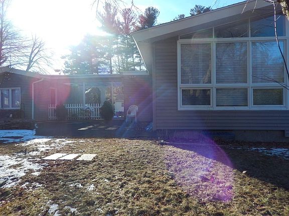 3rd image of 163 Smith St #163