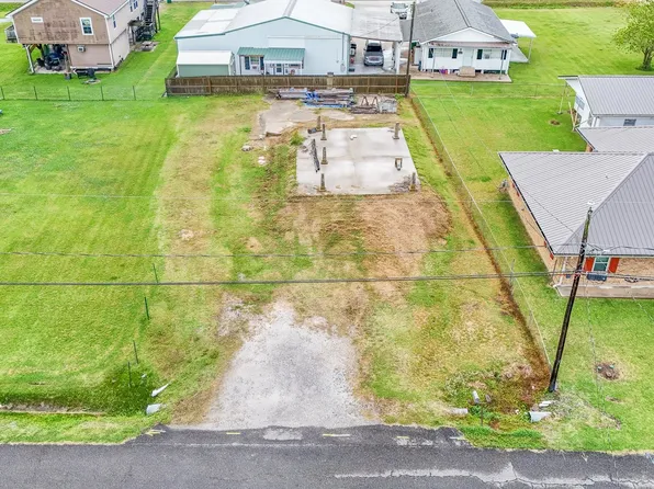 445 N Oak St, Lockport, LA 70374