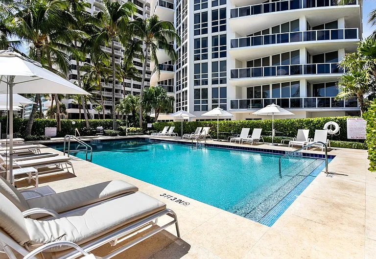 Collins Ave — Photo 15