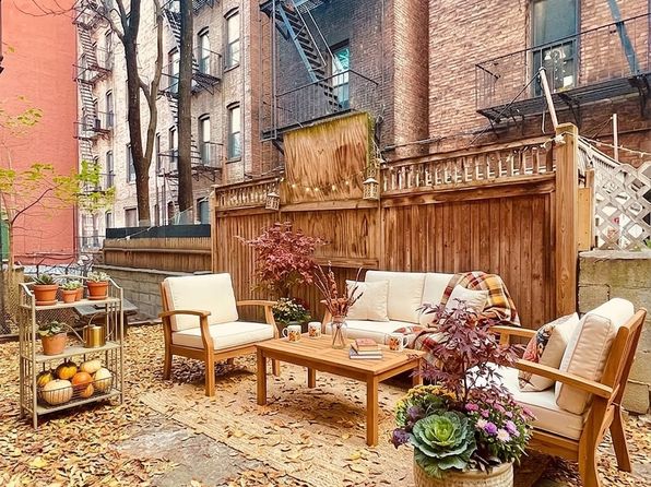 366 W 52nd St APT 1C