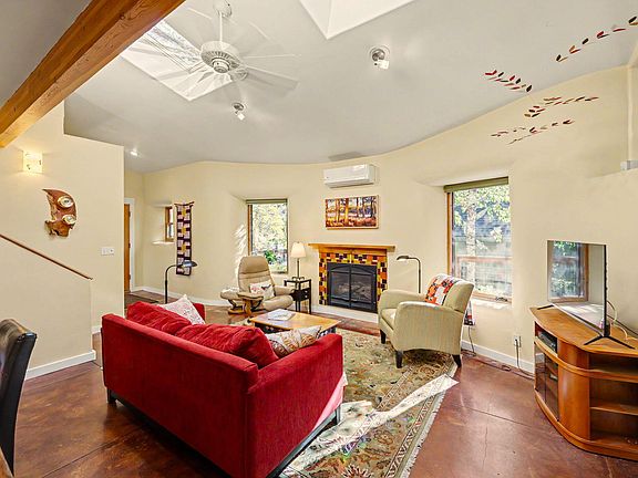 3rd image of 210 Oak Knl