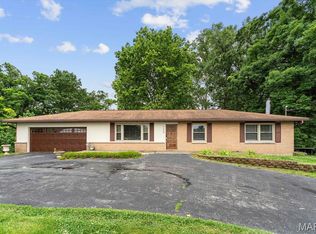 709 Stamper Ln, Godfrey, IL 62035