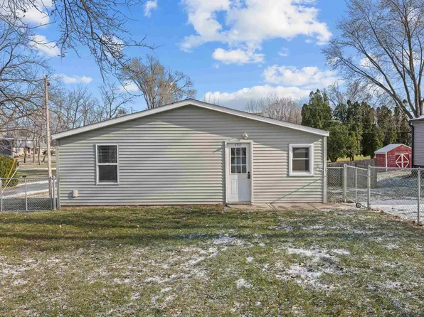 4717 El Rancho Dr, Davenport, IA 52806