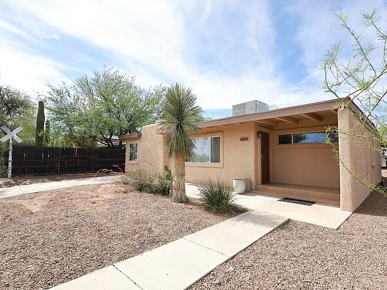 615 E Waverly St — Photo 1