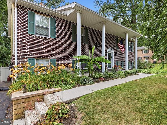 5th image of 62 Laurel Dr