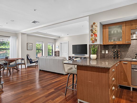5th image of 440 Commercial St APT 202
