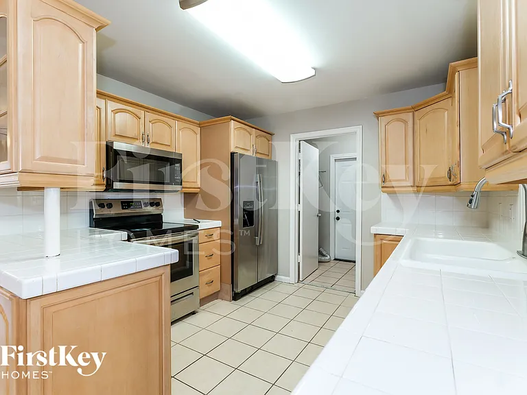 1389 Meadowbrook Dr — Photo 5