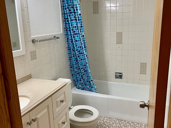 3rd image of 6765 N Olmsted Ave APT 2A