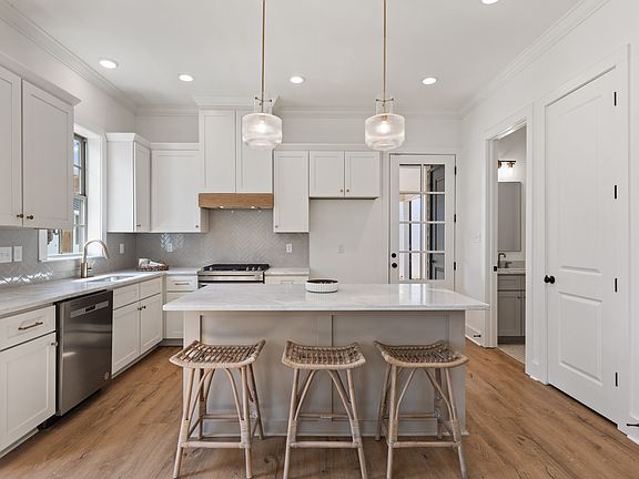 3rd image of 115 Gaunt Ln #501L