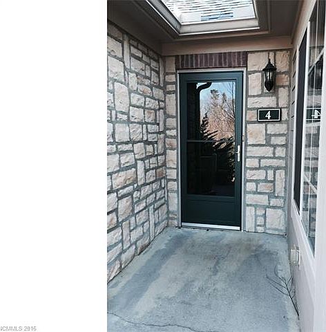 2nd image of 4 Mountain Meadow Cir