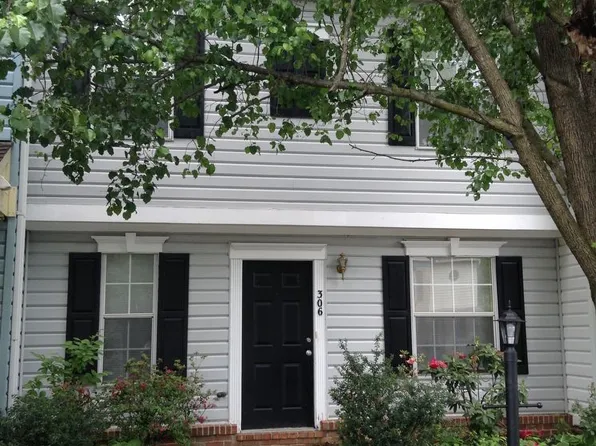 306 Wind Ridge Dr, Stafford, VA 22554