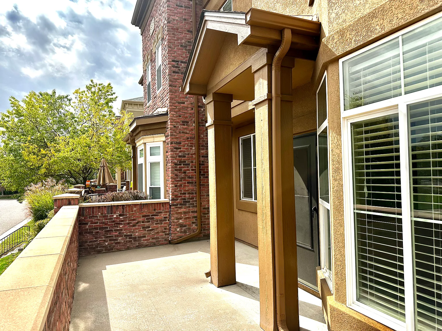 3 bed, 2.5 bath, 1950 sqft, $3,100 — Photo 2
