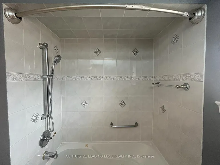 912 Crocus Cres — Photo 8