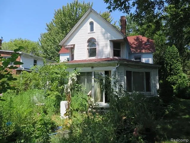 2825 Pointe Tremble Rd photo 1