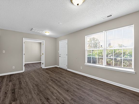 3rd image of 105 Daventry Pl