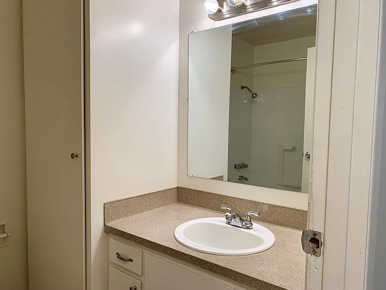 S815 - Star Apartments — Photo 11