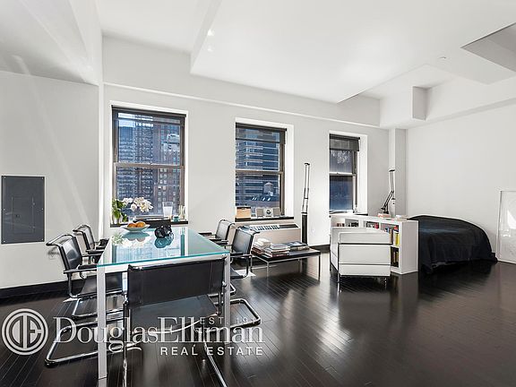 2nd image of 18-20 Pine St #2415