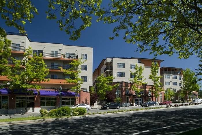 Just 6 blocks to the waterfront and DT shops/restaurants