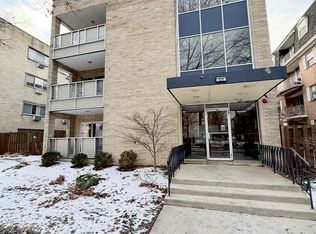 425 Wesley Ave APT 102, Oak Park, IL 60302