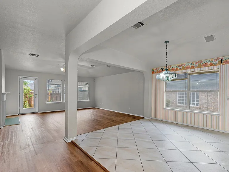 3904 Cadoz Ct — Photo 4