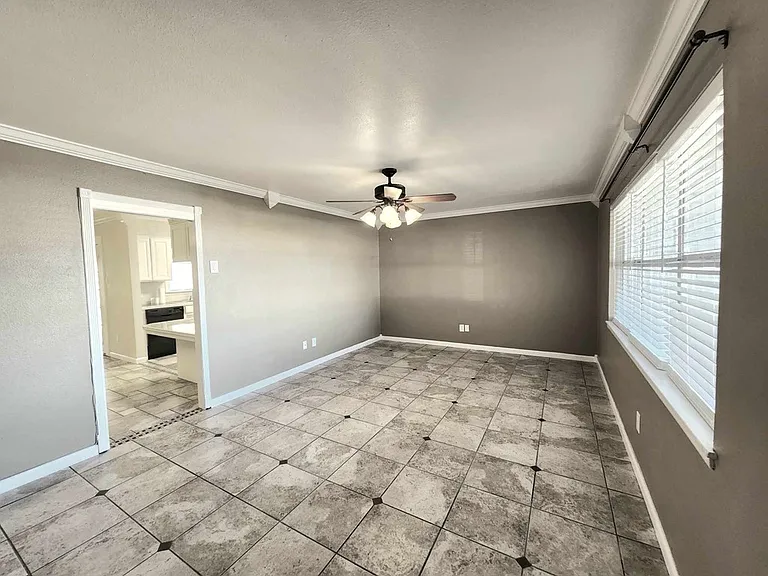 2905 Byron Ave — Photo 17