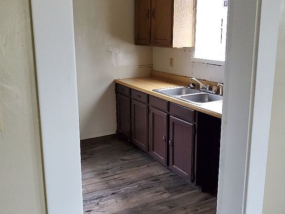 5th image of 1175 W 8th St