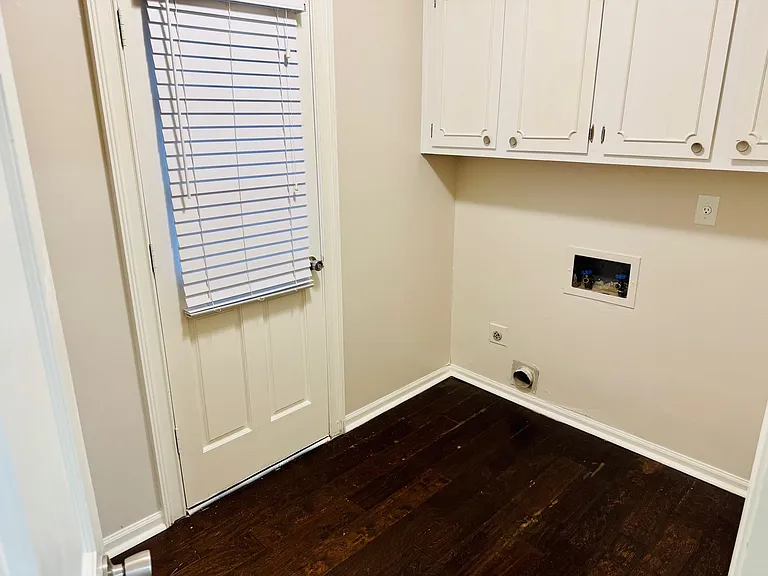 1624 W Churchill Downs Rd — Photo 15