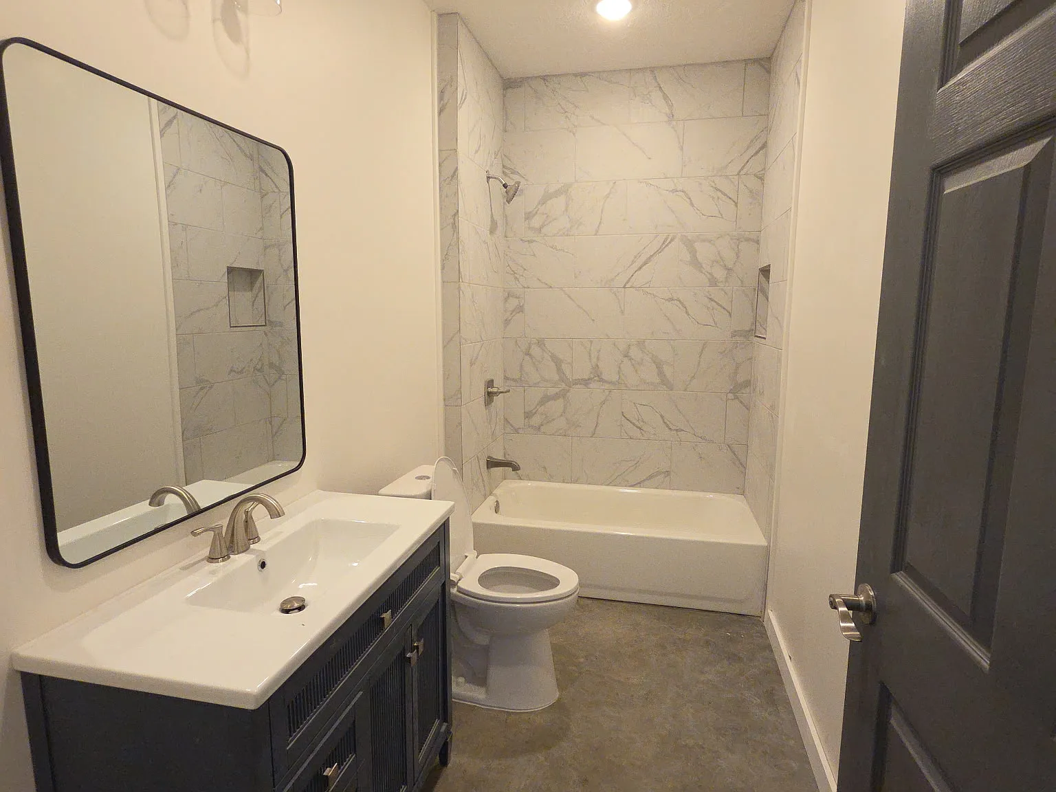3 bed, 2304 sqft, $2,200 — Photo 3