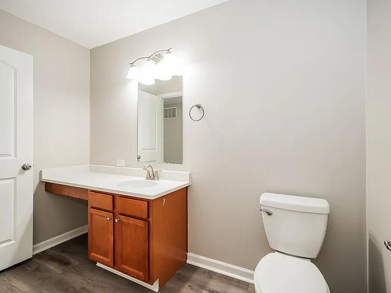 804 Zeller Dr — Photo 16