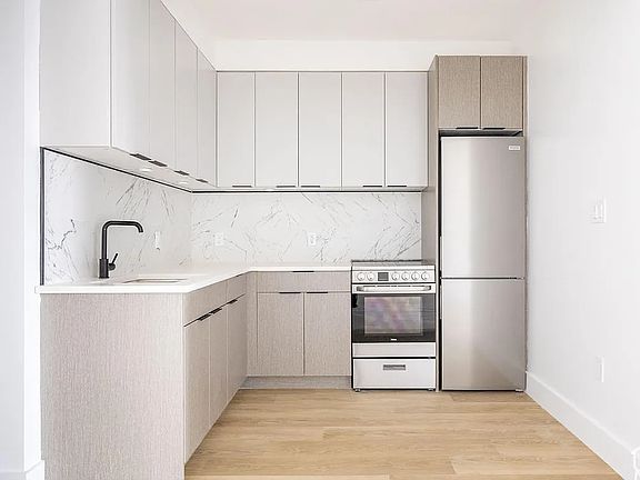 3rd image of 3308 Glenwood Rd #25