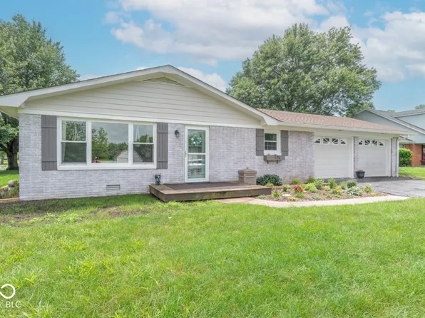 2875 E Woodside Dr, Mooresville, IN 46158