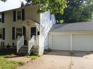 1154 S Salt Pond Ave, Marshall, MO 65340