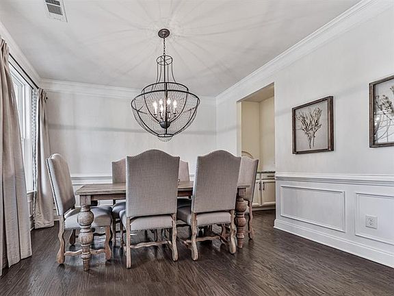 3rd image of 304 Lakeway Cir