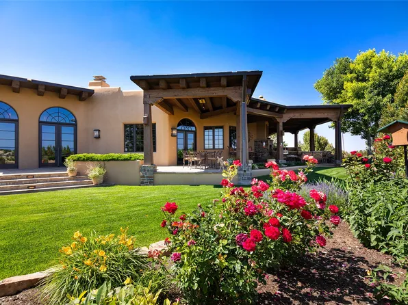 9 Deer Dancer, Santa Fe, NM 87506