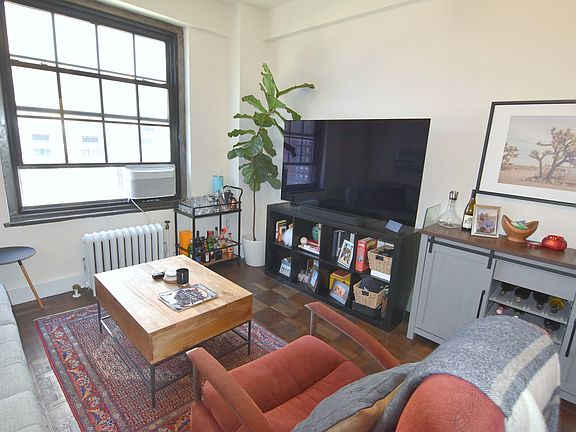 4th image of 160 W 71st St APT 12N