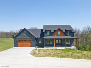 164 Apple Hill Ln, Parkersburg, WV 26104