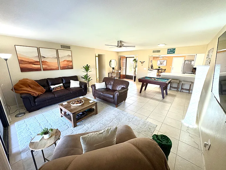 9806 W Kerry Ln — Photo 1