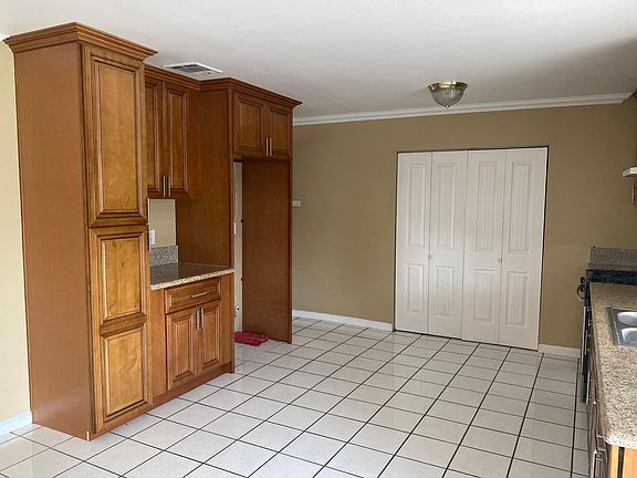 4th image of 2940 S Cypress Point Dr