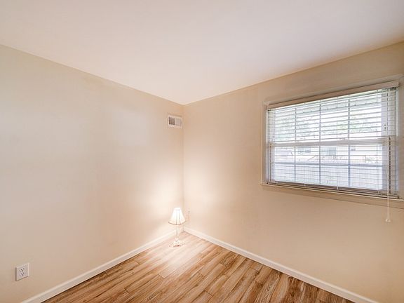 5th image of 14629 Batavia Dr