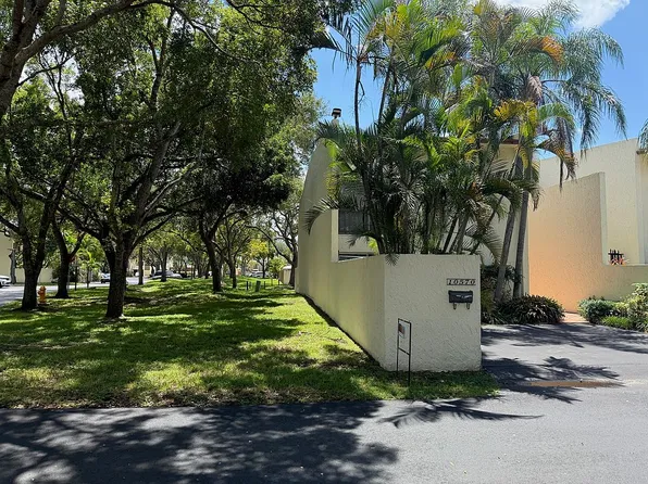 10570 SW 77th Ter, Miami, FL 33173