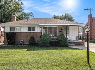 556 Deering St, Garden City, MI 48135