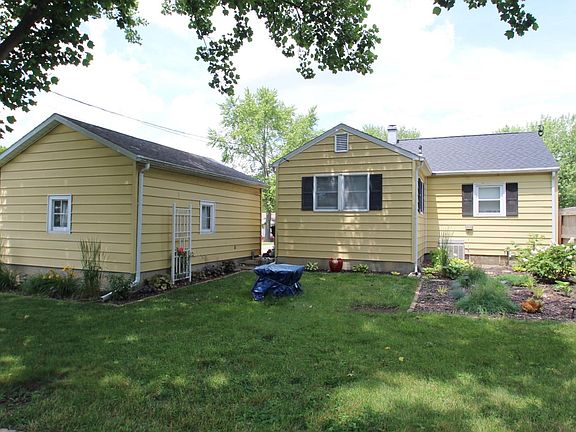 3rd image of 17 Broadmoor Dr