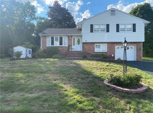 10 Tamarac Ln, Stony Pt, NY 10980