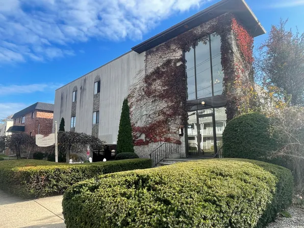 697 Cove Road APT 1E, Stamford, CT 06902