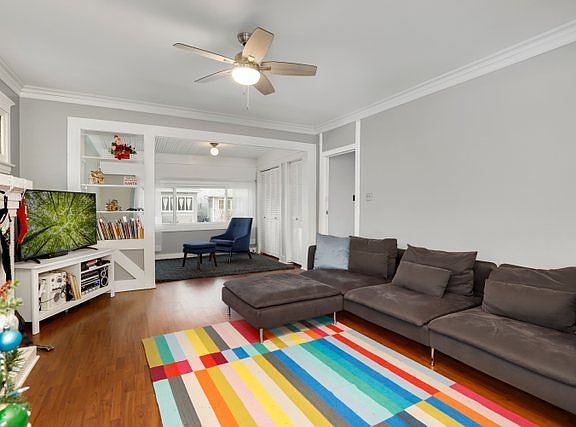4th image of 1120 Lyman Ave