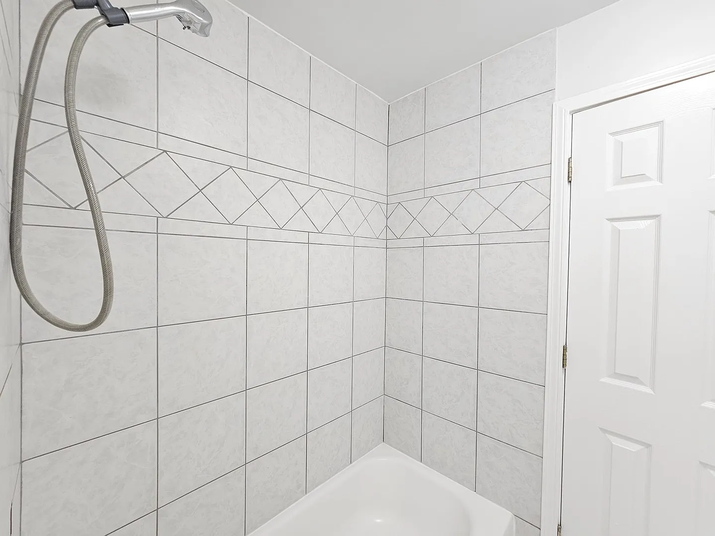 4 bed, 1.5 bath, 1625 sqft, $2,800 — Photo 4